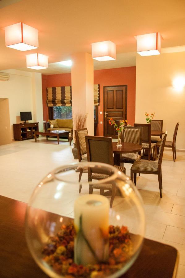 Hotel Polichni Leonídion Zewnętrze zdjęcie