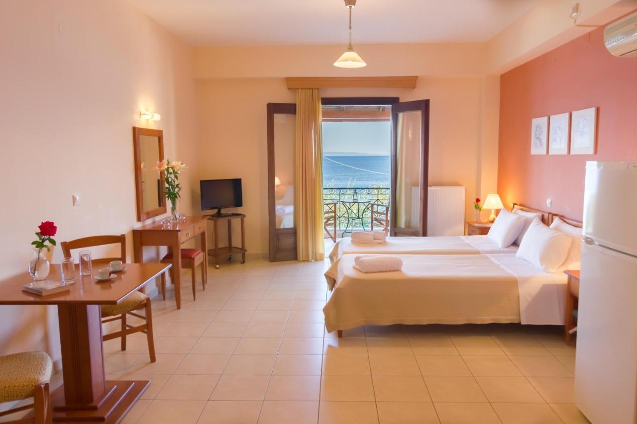 Hotel Polichni Leonídion Zewnętrze zdjęcie