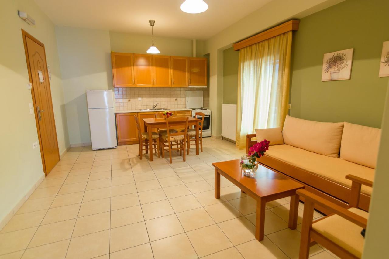 Hotel Polichni Leonídion Zewnętrze zdjęcie