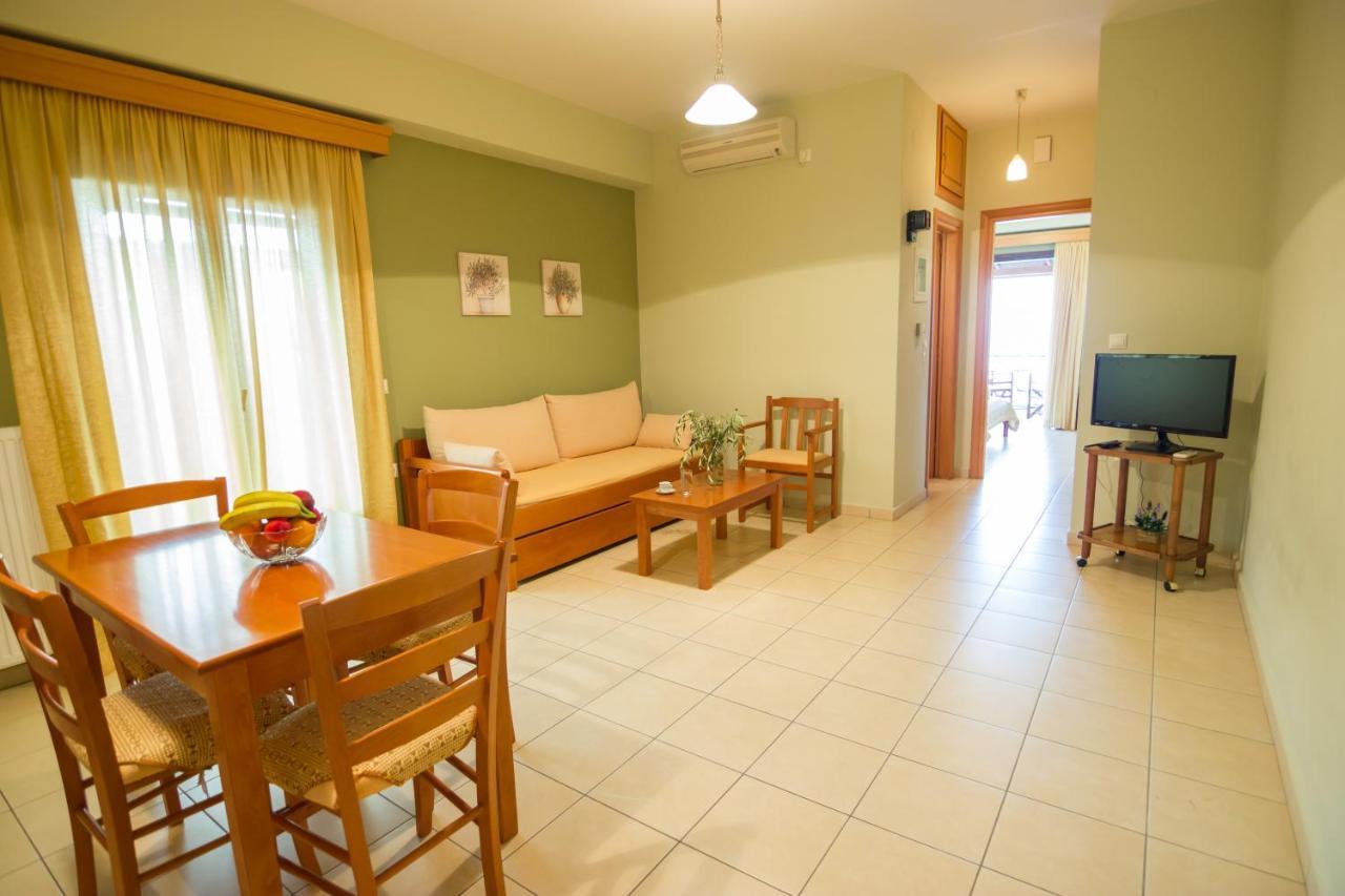 Hotel Polichni Leonídion Zewnętrze zdjęcie