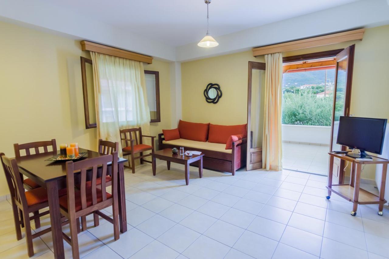 Hotel Polichni Leonídion Zewnętrze zdjęcie