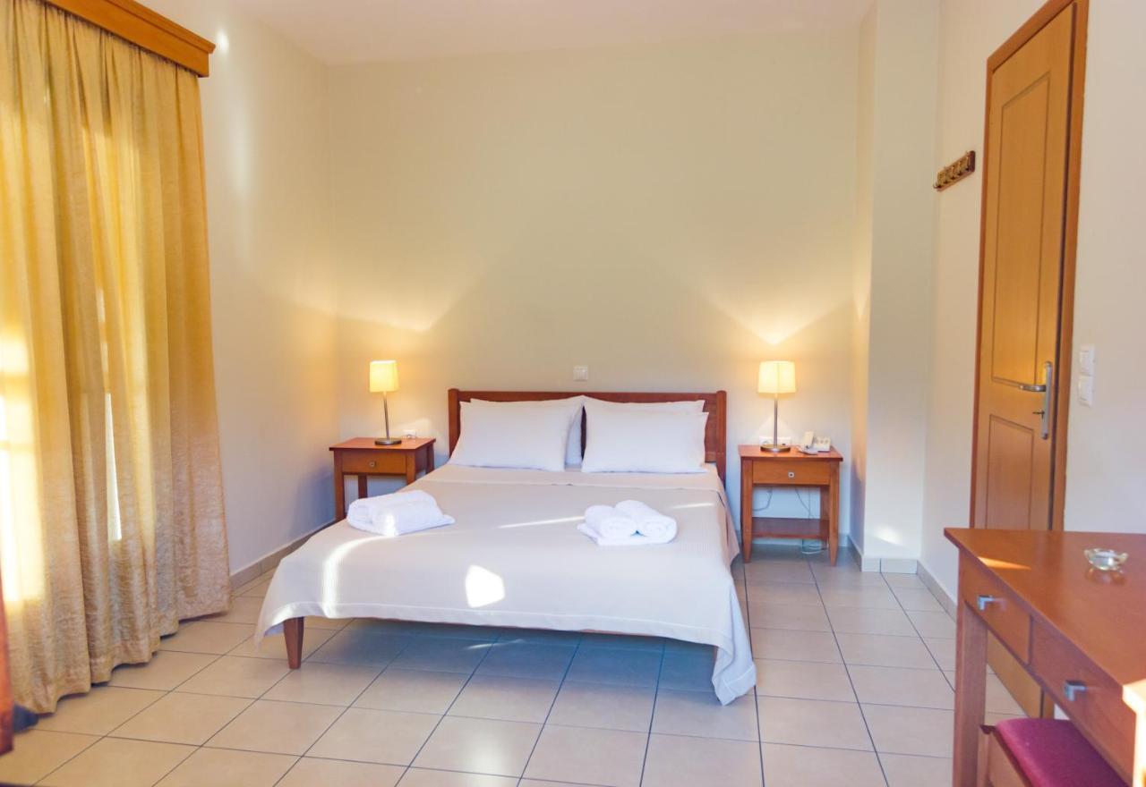 Hotel Polichni Leonídion Zewnętrze zdjęcie